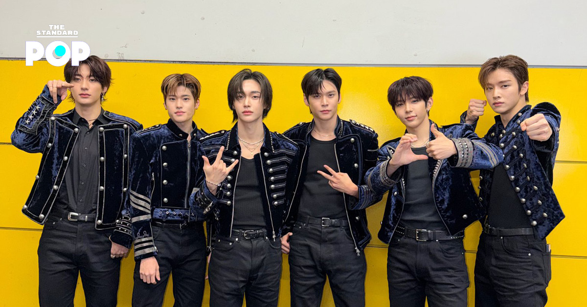 RIIZE กำลังแสดงคอนเสิร์ต RIIZING LOUD ที่โตเกียวโดม ท่ามกลางผู้ชมจำนวนมาก