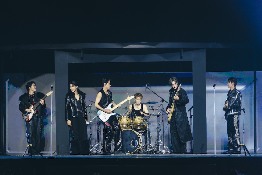 ภาพบรรยากาศคอนเสิร์ต RISER CONCERT : THE FIRST RISE แสดงดนตรี โดยศิลปินจาก RISER MUSIC 2