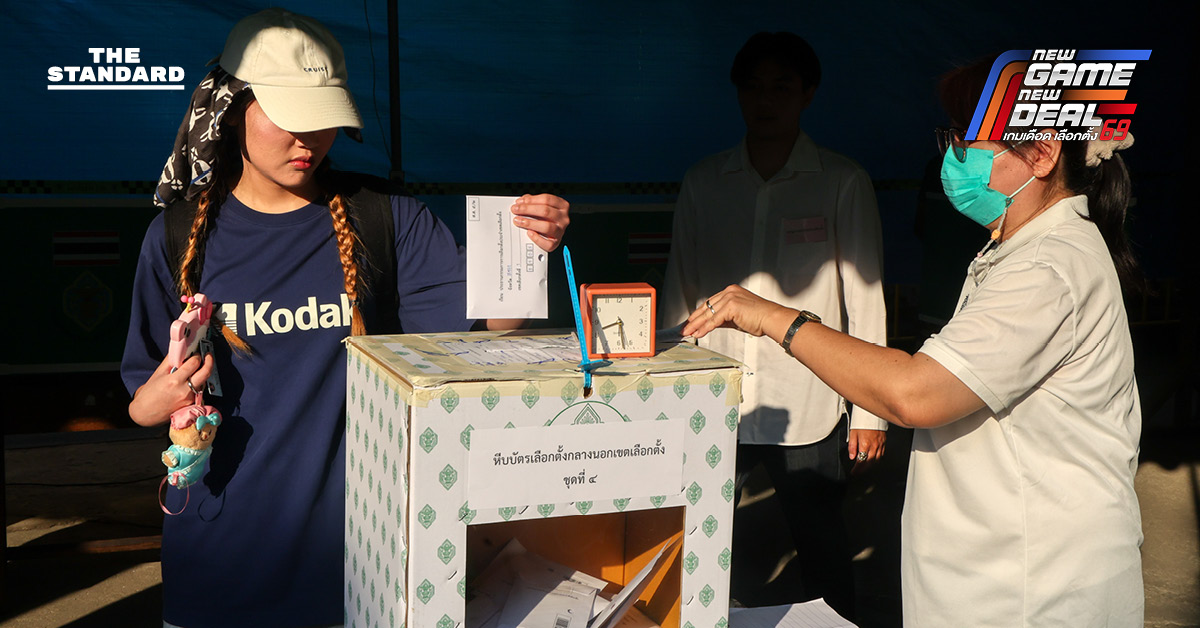 ประชาชนจำนวนมากทยอยเดินทางไปใช้สิทธิเลือกตั้ง สส. ล่วงหน้า ณ สำนักงานเขตสัมพันธวงศ์ อย่างคึกคัก