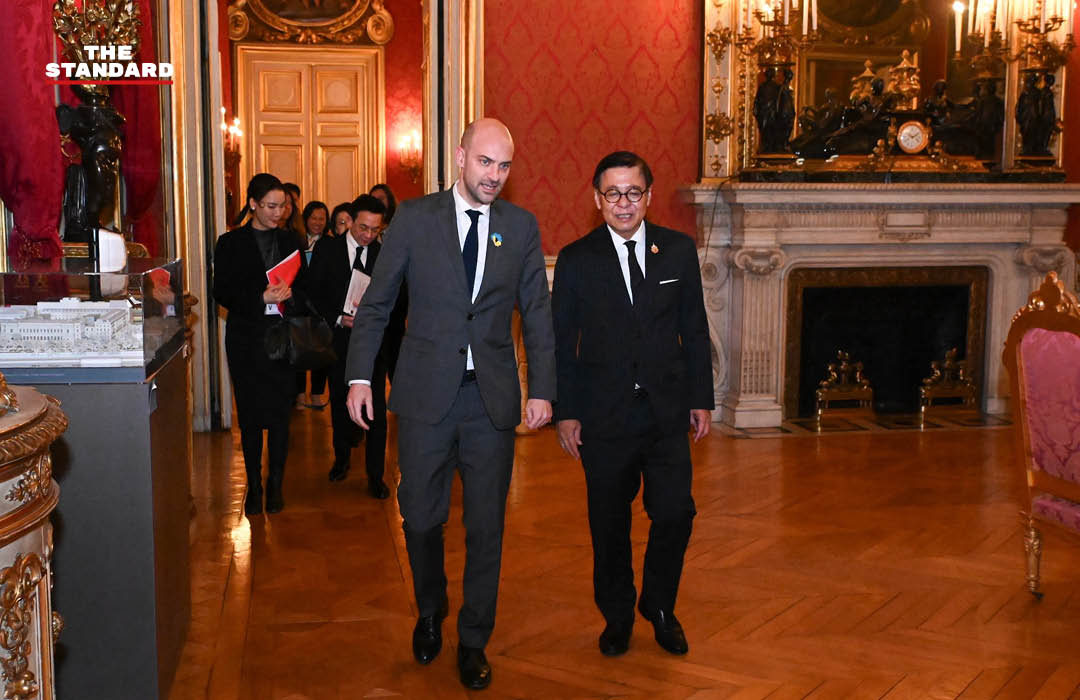 สีหศักดิ์ พวงเกตุแก้ว รัฐมนตรีช่วยว่าการกระทรวงการต่างประเทศของไทย กำลังหารือกับ ฌ็อง-นอแอล บาร์โร รัฐมนตรีว่าการกระทรวงกิจการยุโรปและการต่างประเทศฝรั่งเศส ณ กรุงปารีส 6