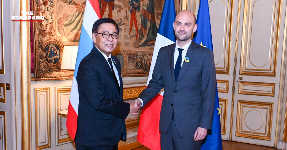 สีหศักดิ์ พวงเกตุแก้ว รัฐมนตรีช่วยว่าการกระทรวงการต่างประเทศของไทย กำลังหารือกับ ฌ็อง-นอแอล บาร์โร รัฐมนตรีว่าการกระทรวงกิจการยุโรปและการต่างประเทศฝรั่งเศส ณ กรุงปารีส