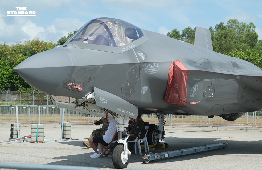 ภาพบรรยากาศงานแสดงเทคโนโลยีการบินและการป้องกันประเทศที่ Singapore Airshow 2026 พร้อมเครื่องบินรบและเฮลิคอปเตอร์จัดแสดง 10