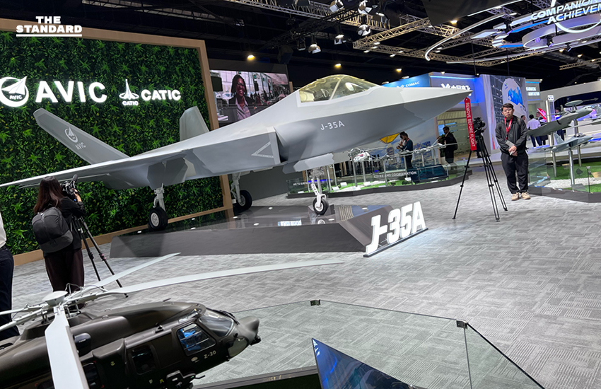 ภาพบรรยากาศงานแสดงเทคโนโลยีการบินและการป้องกันประเทศที่ Singapore Airshow 2026 พร้อมเครื่องบินรบและเฮลิคอปเตอร์จัดแสดง 2