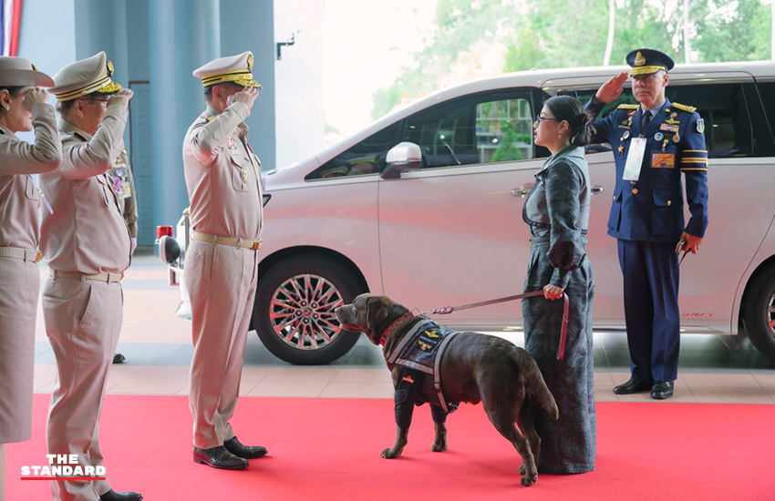 สมเด็จพระเจ้าลูกเธอ เจ้าฟ้าสิริวัณณวรี นารีรัตนราชกัญญา ทรงทอดพระเนตรงานผ้าไทยและหัตถกรรมพื้นบ้านภาคใต้ พร้อมพระราชทานผ้าลายบุปผาบรมราชินีนาถ 2