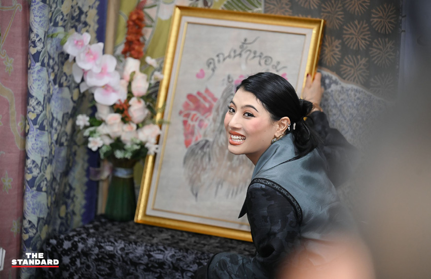 สมเด็จพระเจ้าลูกเธอ เจ้าฟ้าสิริวัณณวรี นารีรัตนราชกัญญา ทรงทอดพระเนตรงานผ้าไทยและหัตถกรรมพื้นบ้านภาคใต้ พร้อมพระราชทานผ้าลายบุปผาบรมราชินีนาถ 3