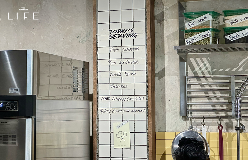 ภาพครัวซองต์อบสดใหม่จากร้าน Slow Butter เบเกอรีสไตล์สแกนดิเนเวียย่านหัวลำโพง 17