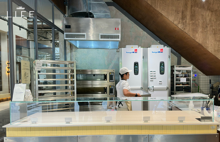 ภาพครัวซองต์อบสดใหม่จากร้าน Slow Butter เบเกอรีสไตล์สแกนดิเนเวียย่านหัวลำโพง 4