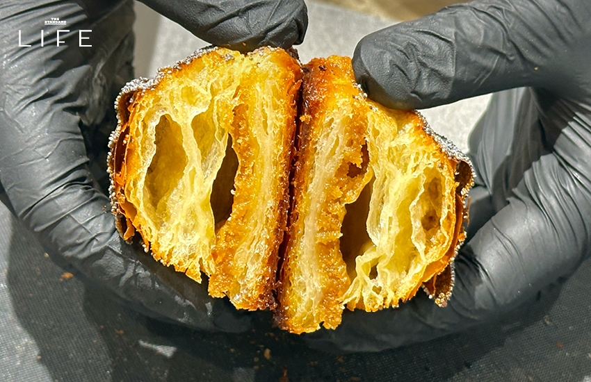 ภาพครัวซองต์อบสดใหม่จากร้าน Slow Butter เบเกอรีสไตล์สแกนดิเนเวียย่านหัวลำโพง 7