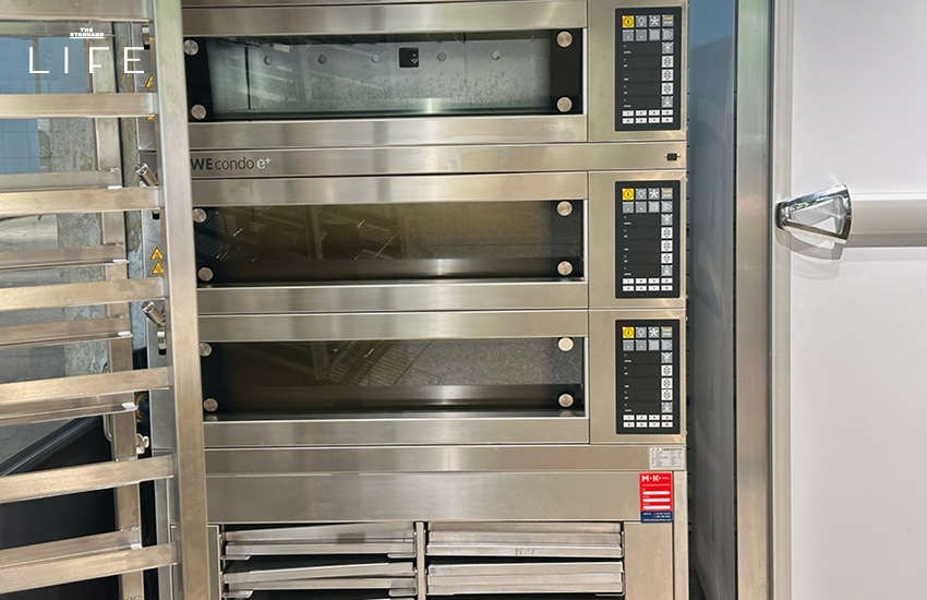 ภาพครัวซองต์อบสดใหม่จากร้าน Slow Butter เบเกอรีสไตล์สแกนดิเนเวียย่านหัวลำโพง 8