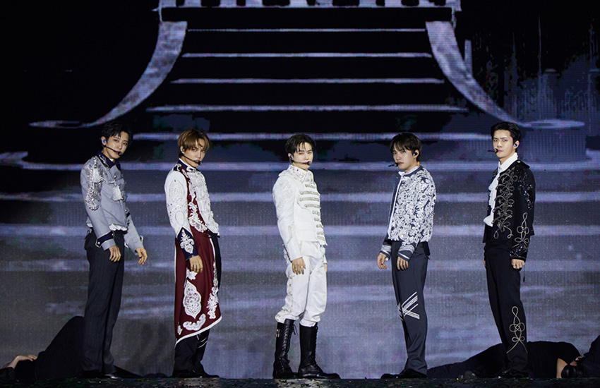 ภาพบรรยากาศคอนเสิร์ต SMTOWN LIVE IN BANGKOK ฉลอง 30 ปี SM Entertainment ที่ราชมังคลากีฬาสถาน 4