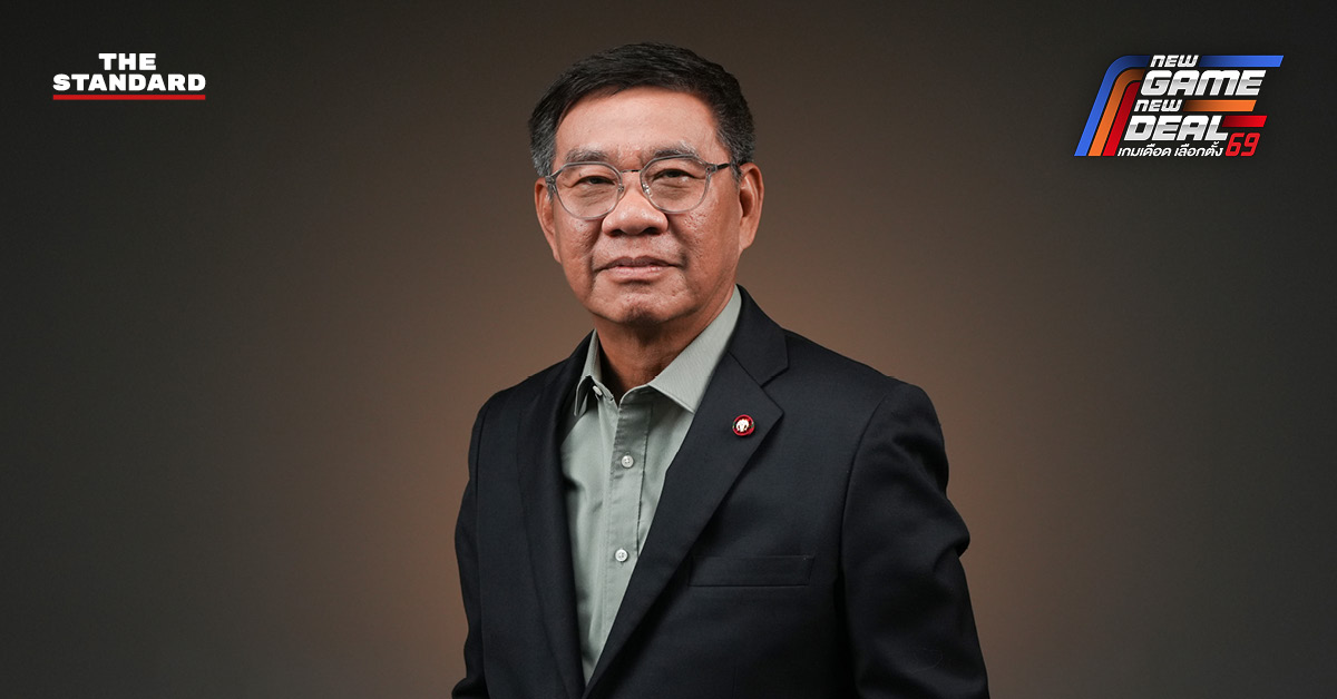 สมชัย ศรีสุทธิยากร กำลังให้สัมภาษณ์ประเด็น กกต. สอบตกความเป็นมืออาชีพ