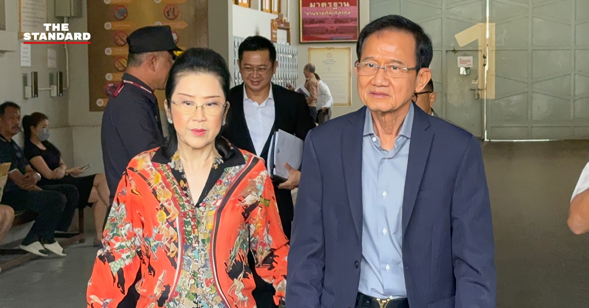 สมชาย วงศ์สวัสดิ์ และ เยาวภา วงศ์สวัสดิ์ เดินทางเข้าเยี่ยม ทักษิณ ชินวัตร ที่เรือนจำกลางคลองเปรม