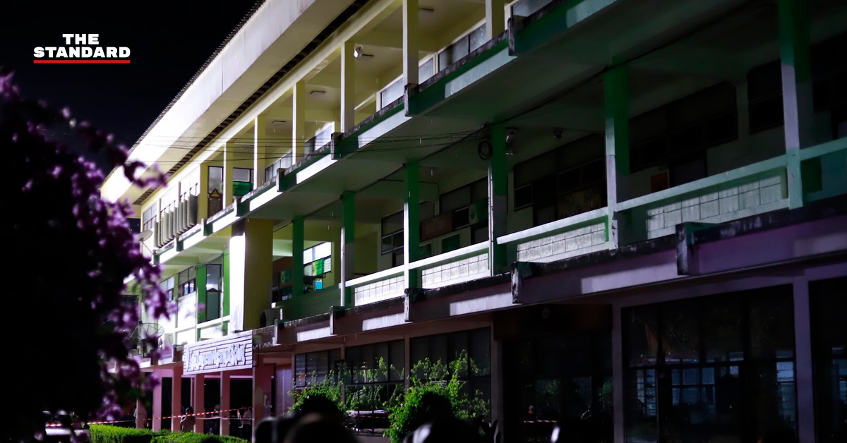 ภาพจำลองเหตุการณ์ตำรวจสอบสวนคดีหนุ่ม 18 ปี แย่งปืนตำรวจยิง ผอ. โรงเรียนพะตงประธานคีรีวัฒน์ อ.หาดใหญ่ จ.สงขลา