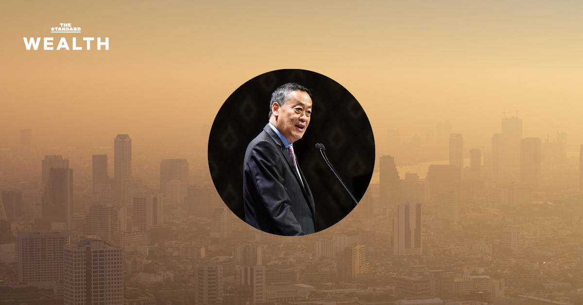 นายเศรษฐา ทวีสิน อดีตนายกรัฐมนตรี กำลังอภิปรายแนวทางแก้วิกฤตเศรษฐกิจไทย