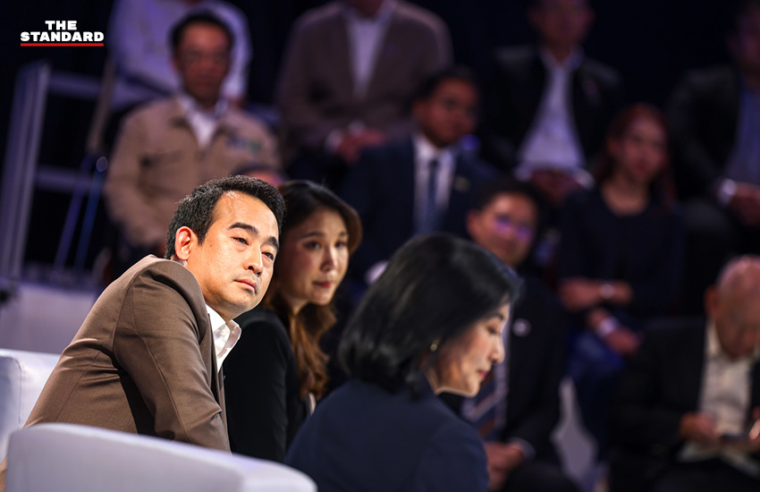 ภาพบรรยากาศเวทีดีเบตเศรษฐกิจ 'ตอบโจทย์ 8 บรรณาธิการ' โดย THE STANDARD ร่วมกับพันธมิตรสื่อ และนักการเมือง 5