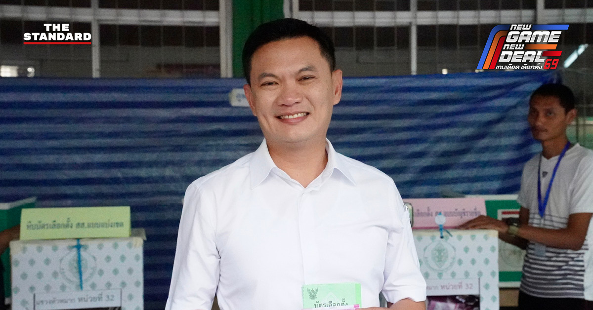 ดร.สุชัชวีร์ สุวรรณสวัสดิ์ ควงพ่อแม่และภรรยาใช้สิทธิเลือกตั้งที่หน่วยบางกะปิ