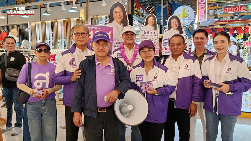 คุณหญิงสุดารัตน์ เกยุพันธุ์ แคนดิเดตนายกฯ พรรคไทยสร้างไทย หาเสียงที่ตลาดสดธนบุรี ท่ามกลางประชาชนให้การต้อนรับอบอุ่น 1