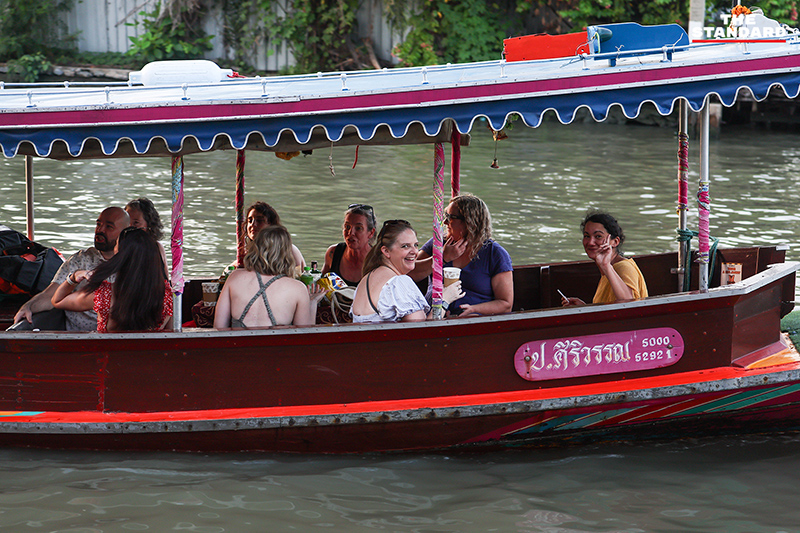 ภาพดวงอาทิตย์ตกลงตรงยอดพระเกศของพระพุทธธรรมกายเทพมงคล หรือพระใหญ่ วัดปากน้ำ ภาษีเจริญ 6