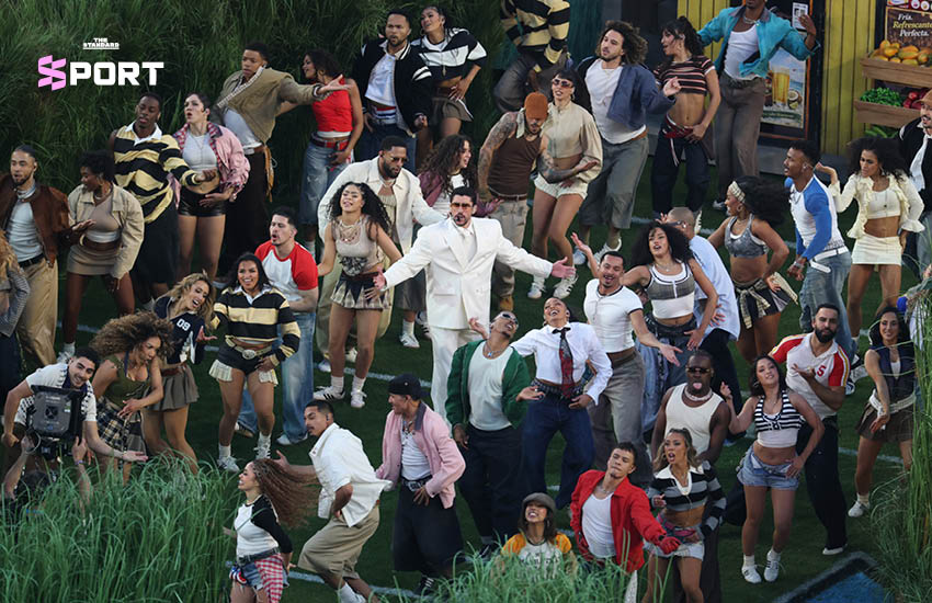 ภาพศิลปิน Bad Bunny, Ricky Martin และ Lady Gaga แสดงบนเวที Super Bowl Halftime Show ที่เต็มไปด้วยพลังและความหลากหลายทางวัฒนธรรม 5