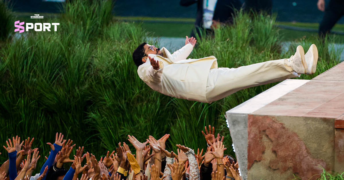 ภาพศิลปิน Bad Bunny, Ricky Martin และ Lady Gaga แสดงบนเวที Super Bowl Halftime Show ที่เต็มไปด้วยพลังและความหลากหลายทางวัฒนธรรม