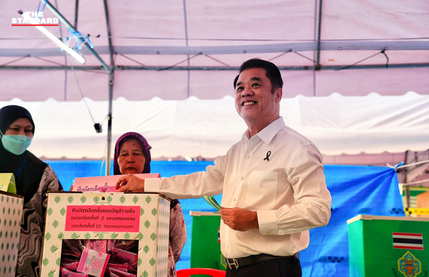 สุริยะ จึงรุ่งเรืองกิจ พร้อมครอบครัว ใช้สิทธิเลือกตั้งและออกเสียงประชามติ ณ หน่วยเลือกตั้ง 5