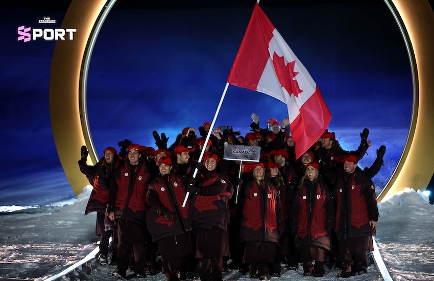 ภาพนักกีฬาไทย 3 คน มรรค จันเหลือง คาเรน จันเหลือง และ ฟาเบียน อันเดรอัส วีสท์ เดินพาเหรดในพิธีเปิดโอลิมปิกฤดูหนาว Milano Cortina 2026 13