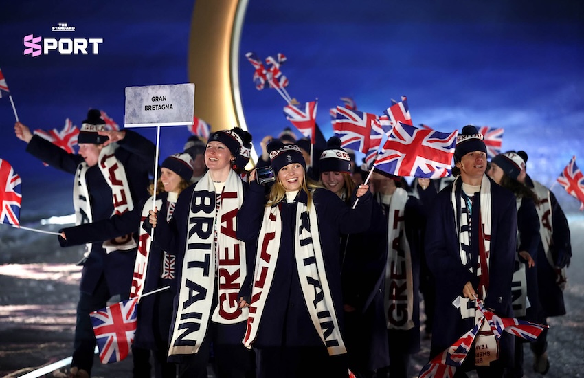 ภาพนักกีฬาไทย 3 คน มรรค จันเหลือง คาเรน จันเหลือง และ ฟาเบียน อันเดรอัส วีสท์ เดินพาเหรดในพิธีเปิดโอลิมปิกฤดูหนาว Milano Cortina 2026 7