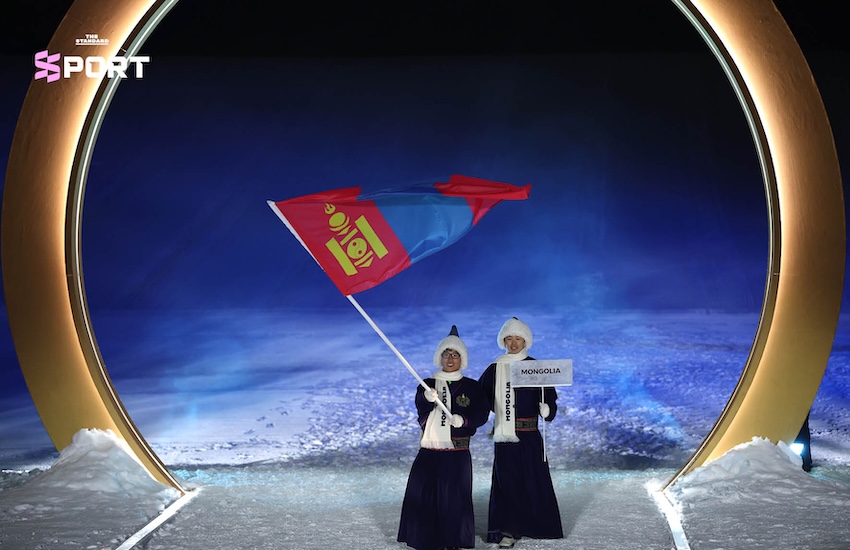 ภาพนักกีฬาไทย 3 คน มรรค จันเหลือง คาเรน จันเหลือง และ ฟาเบียน อันเดรอัส วีสท์ เดินพาเหรดในพิธีเปิดโอลิมปิกฤดูหนาว Milano Cortina 2026 9