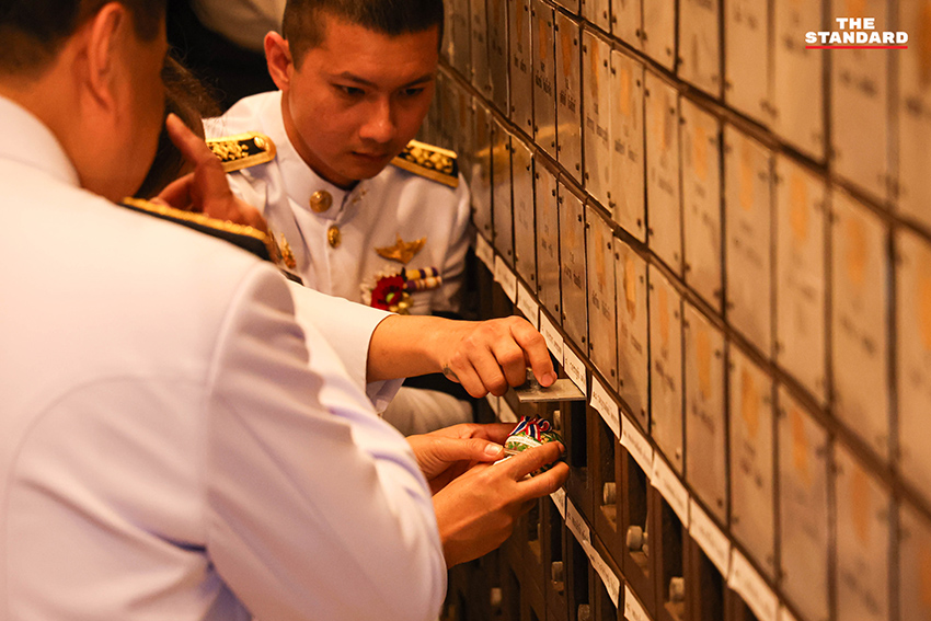 อนุทิน ชาญวีรกูล เป็นประธานในพิธีบรรจุอัฐิทหารกล้า 42 นาย ผู้เสียสละชีพเพื่อชาติ ณ อนุสาวรีย์ชัยสมรภูมิ 4