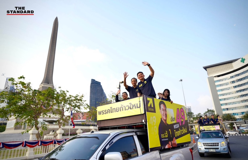 ภาพขบวนคาราวานหาเสียงของพรรคไทยก้าวใหม่ นำโดย ดร.สุชัชวีร์ สุวรรณสวัสดิ์ และแกนนำพรรค พร้อมป้ายหาเสียงเบอร์ 49 บนจอ LED และบิลบอร์ดทั่วกรุงเทพฯ 1