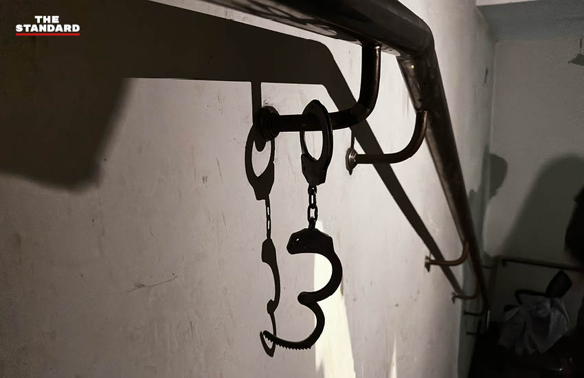 ทหารและตำรวจไทยนำคณะสื่อมวลชนไทยและต่างชาติเข้าตรวจสอบอาณาจักรสแกมเมอร์ข้ามชาติบริเวณชายแดนจังหวัดสุรินทร์ 6