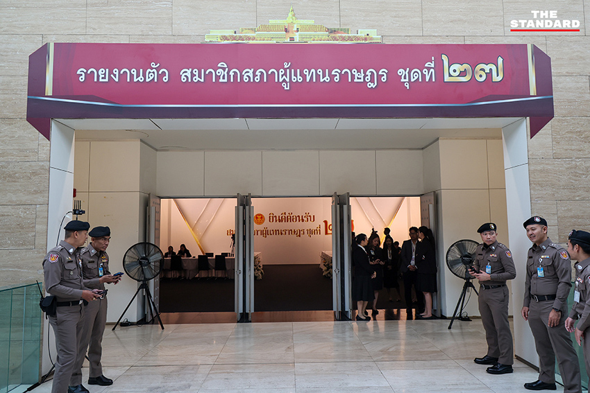 ภาพ สส.ชุดที่ 27 ทยอยเข้ารายงานตัวที่อาคารรัฐสภา โดยมี สุชาดา ซางแทนทรัพย์ สส.ชัยภูมิ พรรคภูมิใจไทย เป็นคนแรก 12