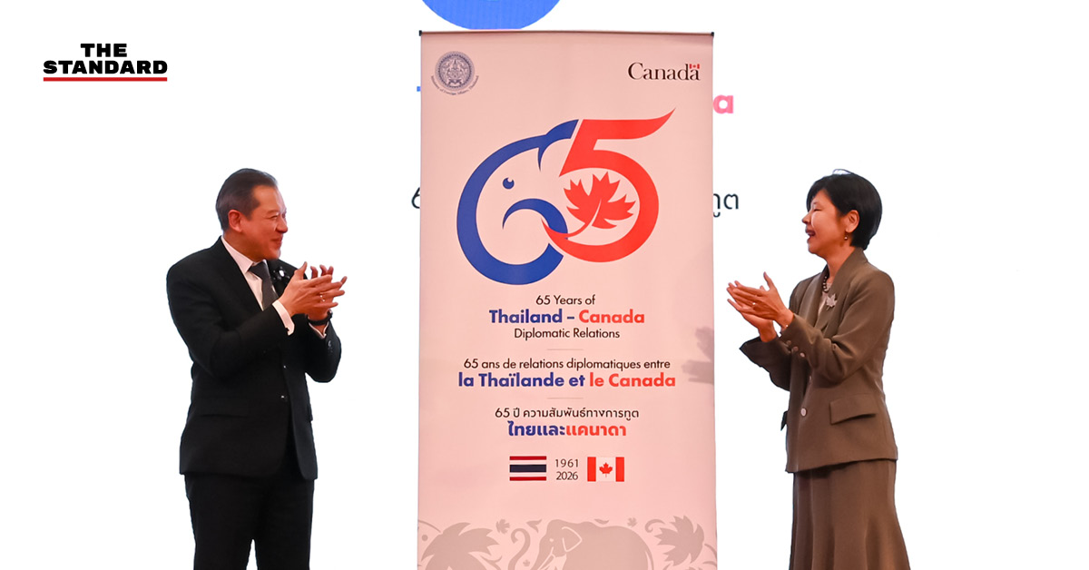 ภาพพิธีเปิดงานเลี้ยงรับรองฉลองครบรอบ 65 ปี ความสัมพันธ์ทางการทูตไทย-แคนาดา ณ กระทรวงการต่างประเทศ โดยมีเอกอัครราชทูตแคนาดาและเลขาฯ รัฐมนตรีต่างประเทศร่วมงาน