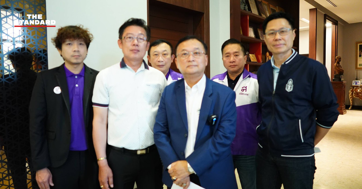 ศุชัยวุธ ชาวสวนกล้วย ผอ.ฝ่ายกฎหมายพรรคไทยสร้างไทย แถลงข่าวปมฟ้อง กกต.