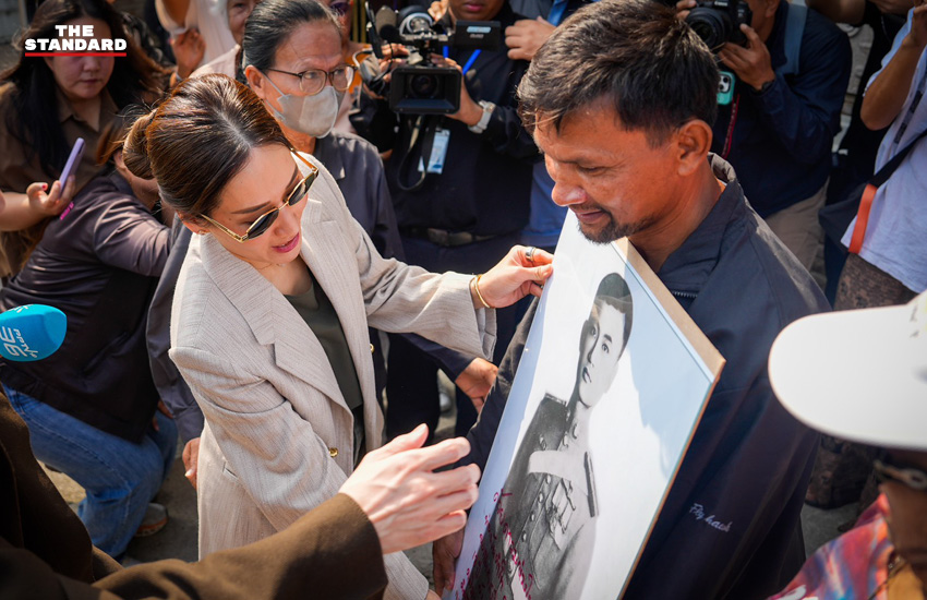 พินทองทา ชินวัตร หรือ เอม และณัฐพงศ์ คุณากรวงศ์ พร้อมทนายความส่วนตัว เดินทางเข้าเยี่ยมทักษิณ ชินวัตร ที่เรือนจำกลางคลองเปรม 3