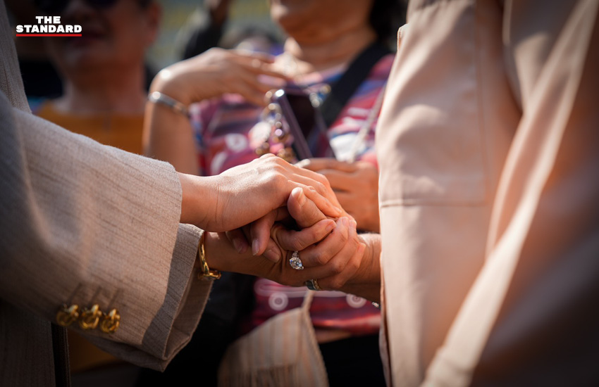 พินทองทา ชินวัตร หรือ เอม และณัฐพงศ์ คุณากรวงศ์ พร้อมทนายความส่วนตัว เดินทางเข้าเยี่ยมทักษิณ ชินวัตร ที่เรือนจำกลางคลองเปรม 4