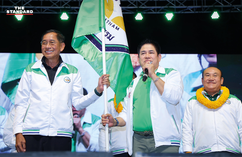 ร.อ. ธรรมนัส พรหมเผ่า และ พล.ต.ท. คำรณวิทย์ ธูปกระจ่าง หรือ บิ๊กแจ๊ส โบกธงพรรคกล้าธรรม หาเสียงที่ปทุมธานี 2