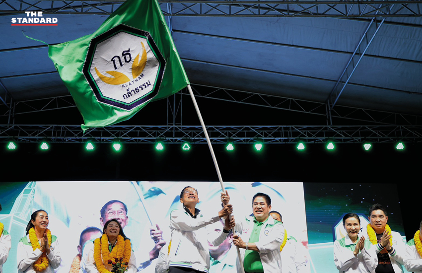 ร.อ. ธรรมนัส พรหมเผ่า และ พล.ต.ท. คำรณวิทย์ ธูปกระจ่าง หรือ บิ๊กแจ๊ส โบกธงพรรคกล้าธรรม หาเสียงที่ปทุมธานี 3