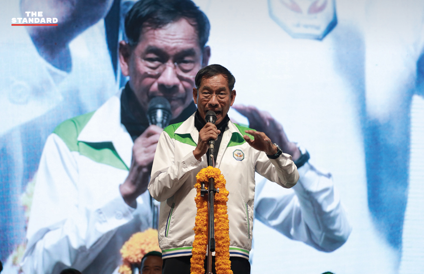 ร.อ. ธรรมนัส พรหมเผ่า และ พล.ต.ท. คำรณวิทย์ ธูปกระจ่าง หรือ บิ๊กแจ๊ส โบกธงพรรคกล้าธรรม หาเสียงที่ปทุมธานี 7