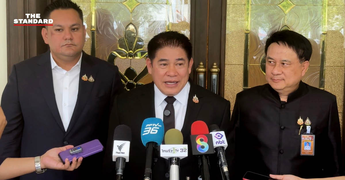 ร.อ. ธรรมนัส พรหมเผ่า ให้สัมภาษณ์สื่อมวลชน