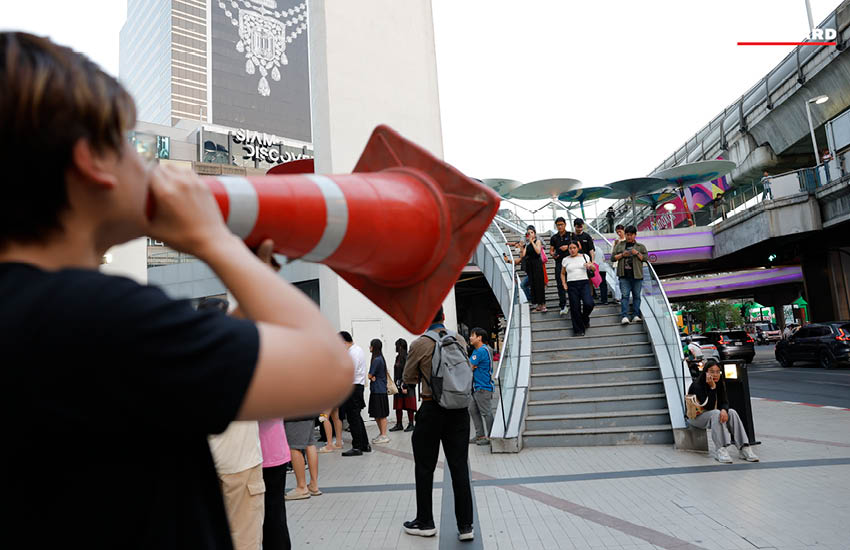 กลุ่มแนวร่วมธรรมศาสตร์ฯ จัดแฟลชม็อบหน้าหอศิลป์ฯ จี้ กกต. ตรวจสอบเลือกตั้งและนับคะแนนใหม่ 13