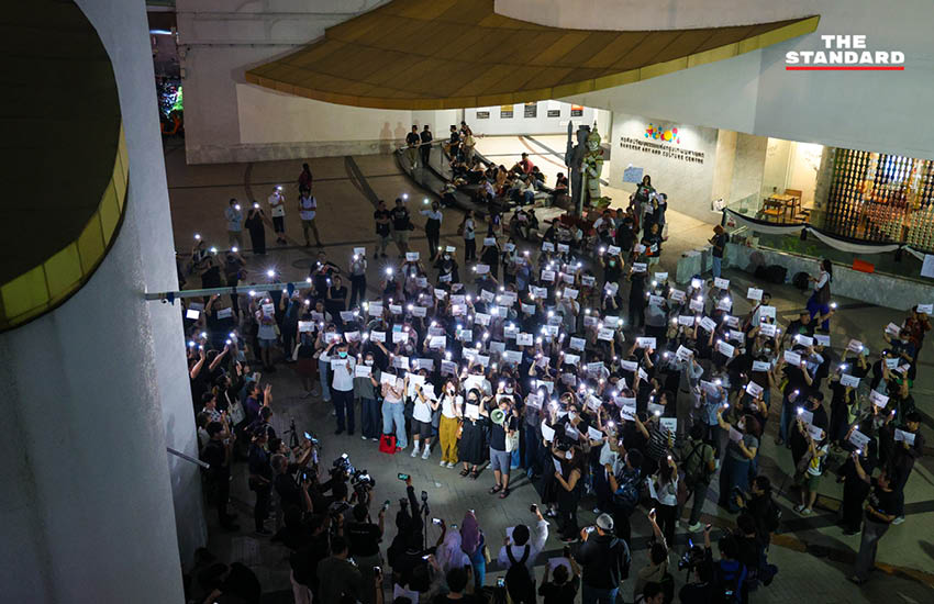 กลุ่มแนวร่วมธรรมศาสตร์ฯ จัดแฟลชม็อบหน้าหอศิลป์ฯ จี้ กกต. ตรวจสอบเลือกตั้งและนับคะแนนใหม่ 17