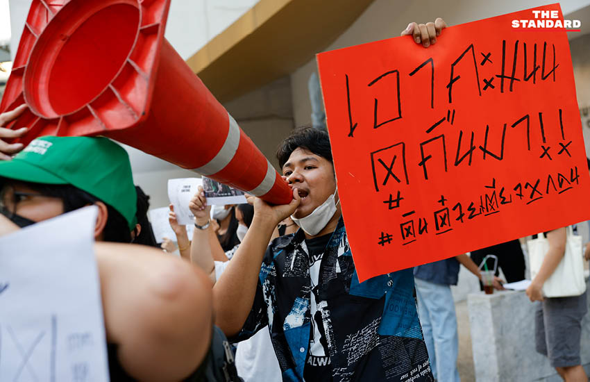 กลุ่มแนวร่วมธรรมศาสตร์ฯ จัดแฟลชม็อบหน้าหอศิลป์ฯ จี้ กกต. ตรวจสอบเลือกตั้งและนับคะแนนใหม่ 3