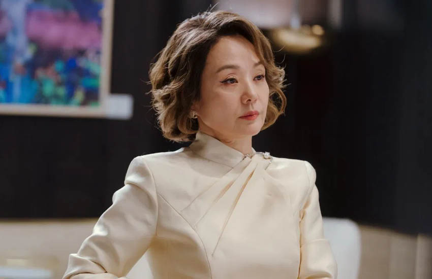 โปสเตอร์ซีรีส์ The Art of Sarah แสดงภาพ ชินฮเยซอน ในบท ซาร่าห์ คิม 2