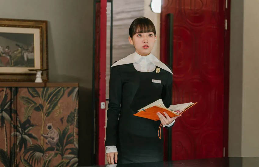 โปสเตอร์ซีรีส์ The Art of Sarah แสดงภาพ ชินฮเยซอน ในบท ซาร่าห์ คิม 4