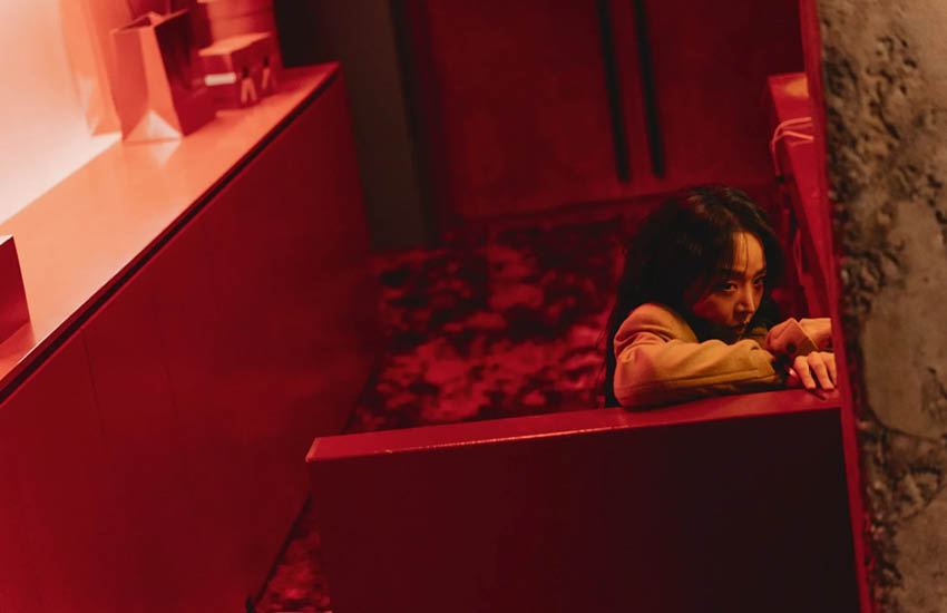 โปสเตอร์ซีรีส์ The Art of Sarah แสดงภาพ ชินฮเยซอน ในบท ซาร่าห์ คิม 5