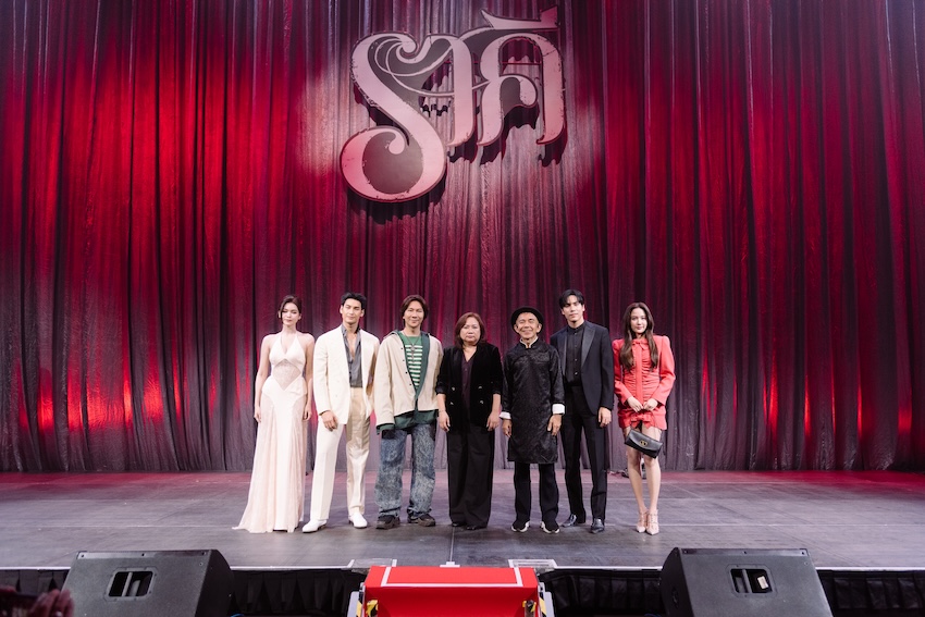 ภาพบรรยากาศงานกาล่าพรีเมียร์ภาพยนตร์ 'ราคี (THE STAIN)' ณ Paragon Hall โดยมี อิงฟ้า วราหะ และ อาโป ณัฐวิญญ์ นำทีมนักแสดงร่วมเดินพรมแดง 9