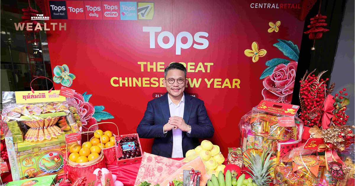 ภาพผู้บริหาร ท็อปส์ แถลงข่าวแคมเปญตรุษจีน 2569 โดยใช้ AI 'สไนเปอร์' เพื่อกระตุ้นยอดขายและตั้งเป้าเติบโต 20%