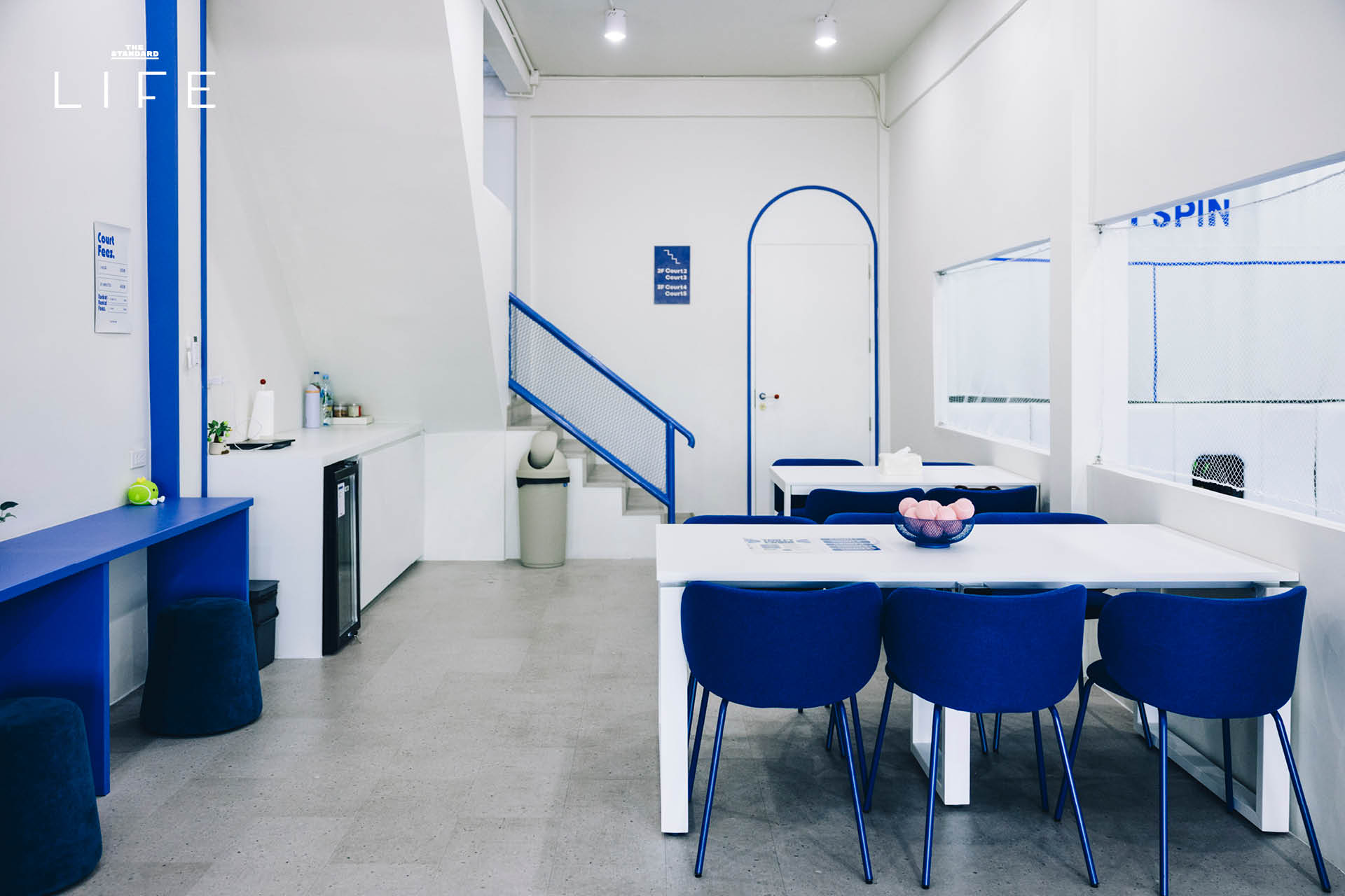 ภาพสนามเทนนิสในร่ม TOPSIPN TENNIS ย่านพระราม 4 ที่มีเครื่องปรับอากาศเย็นฉ่ำและแบ่งเป็นหลายโซน 5