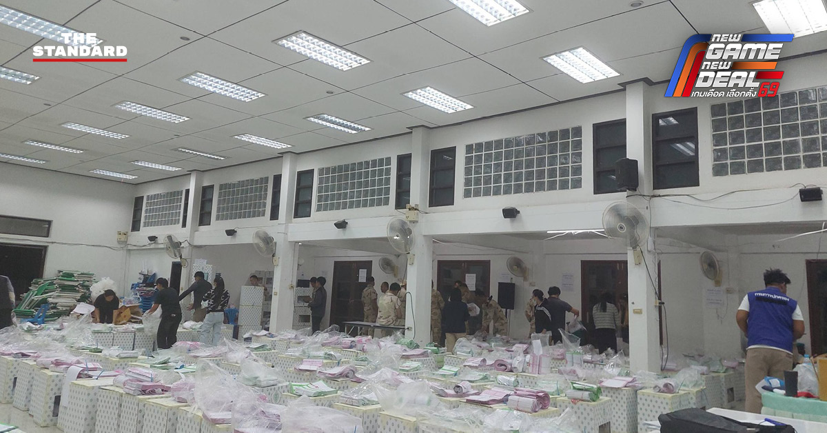 ประชาชนรวมตัวประท้วงเรียกร้อง กกต. เปิดเผยผลคะแนนเลือกตั้ง เขต 6 อุบลราชธานี